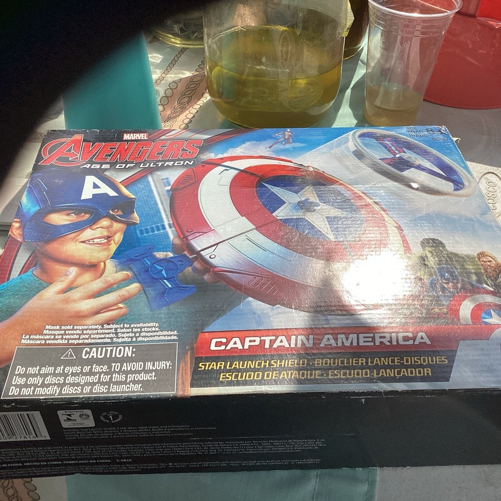 Marvel Avengers Age of Ultron Captain America Star Launch Shield Hasbro B0427